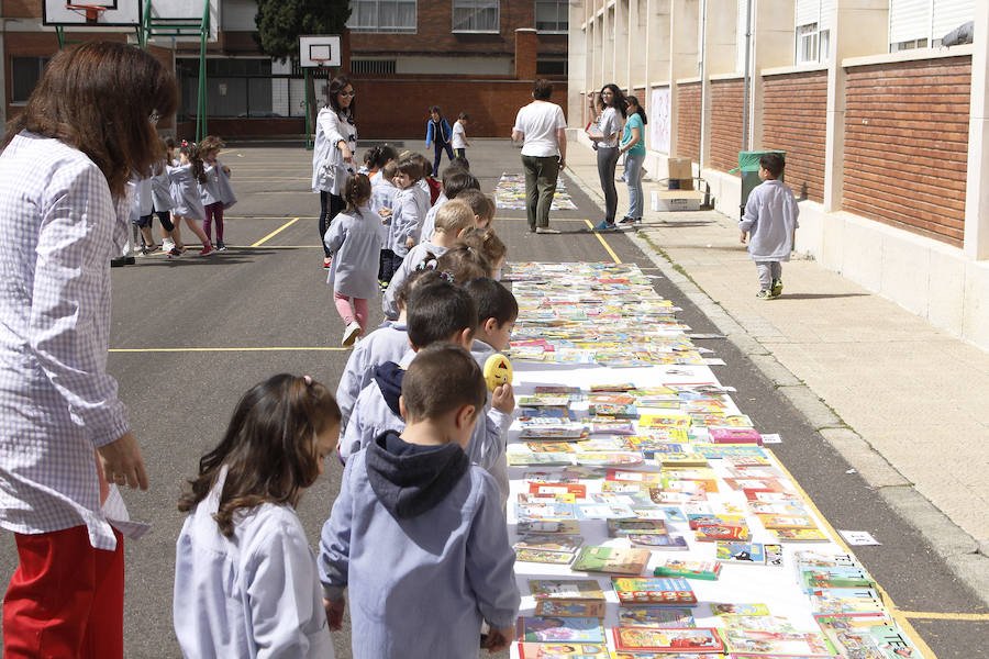 Fotos: Libros y danzas en el colegio Tello Téllez