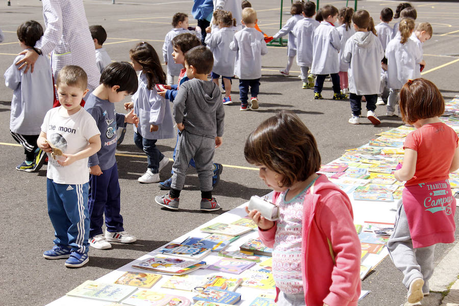 Fotos: Libros y danzas en el colegio Tello Téllez