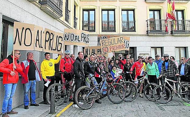 Un grupo de ciclistas, en la concentración celebrada el pasado abril. 