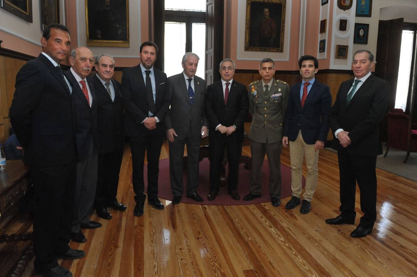 El cronista deportivo, José Miguel Ortega, ofreció ayer una conferencia en la Academia de Caballería recordando a los 26 alumnos de esta institución que fueron olímpicos participando, justamente, en una de esas tres disciplinas propias del ámbito militar