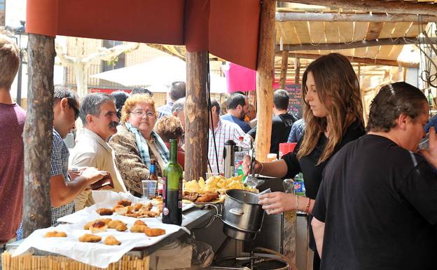 La Feria de los Oficios y el Mercado Castellano regresa este fin de semana a Nava. 