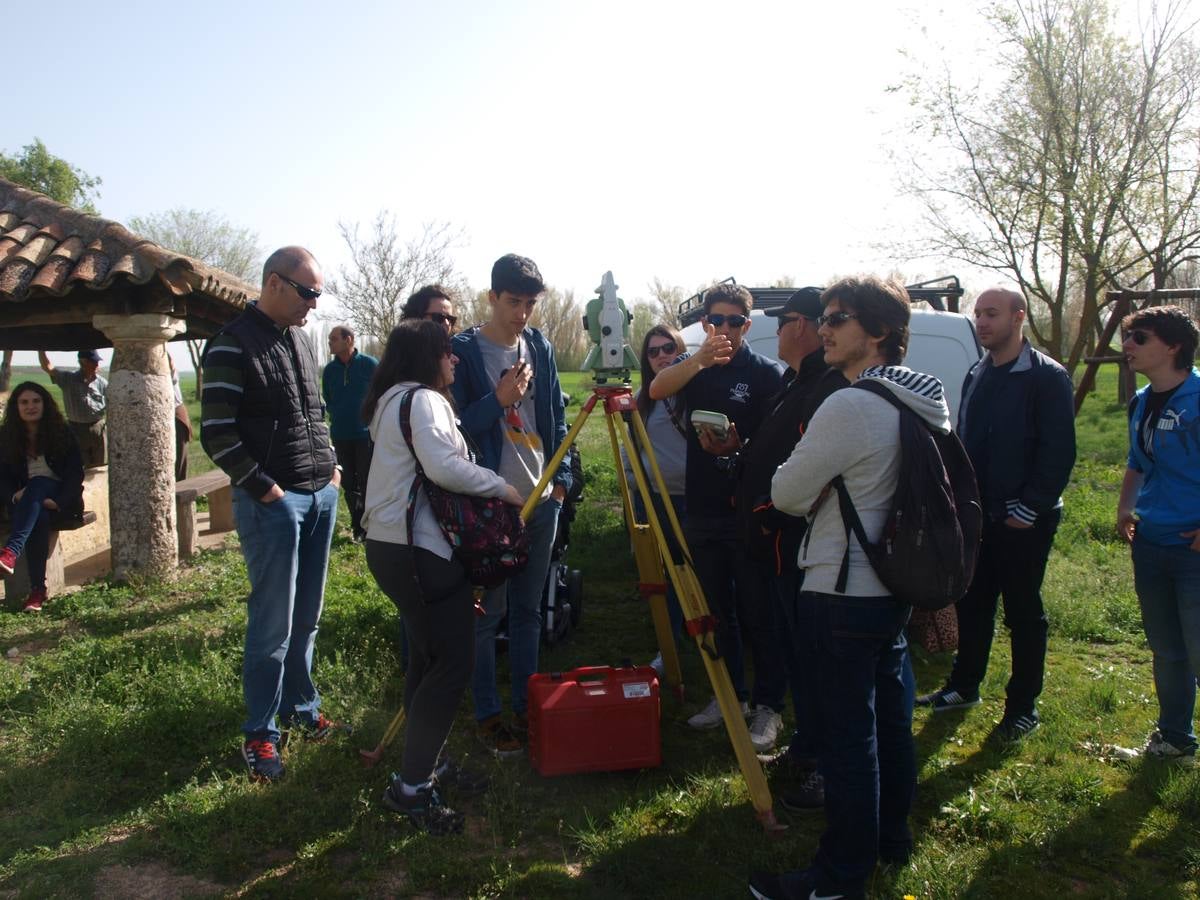 Fotos: Alumnos y profesores del IES La Merced de Valladolid participan en un proyecto de fotogrametría en la ermita del Villar en Gallegos de Hornija