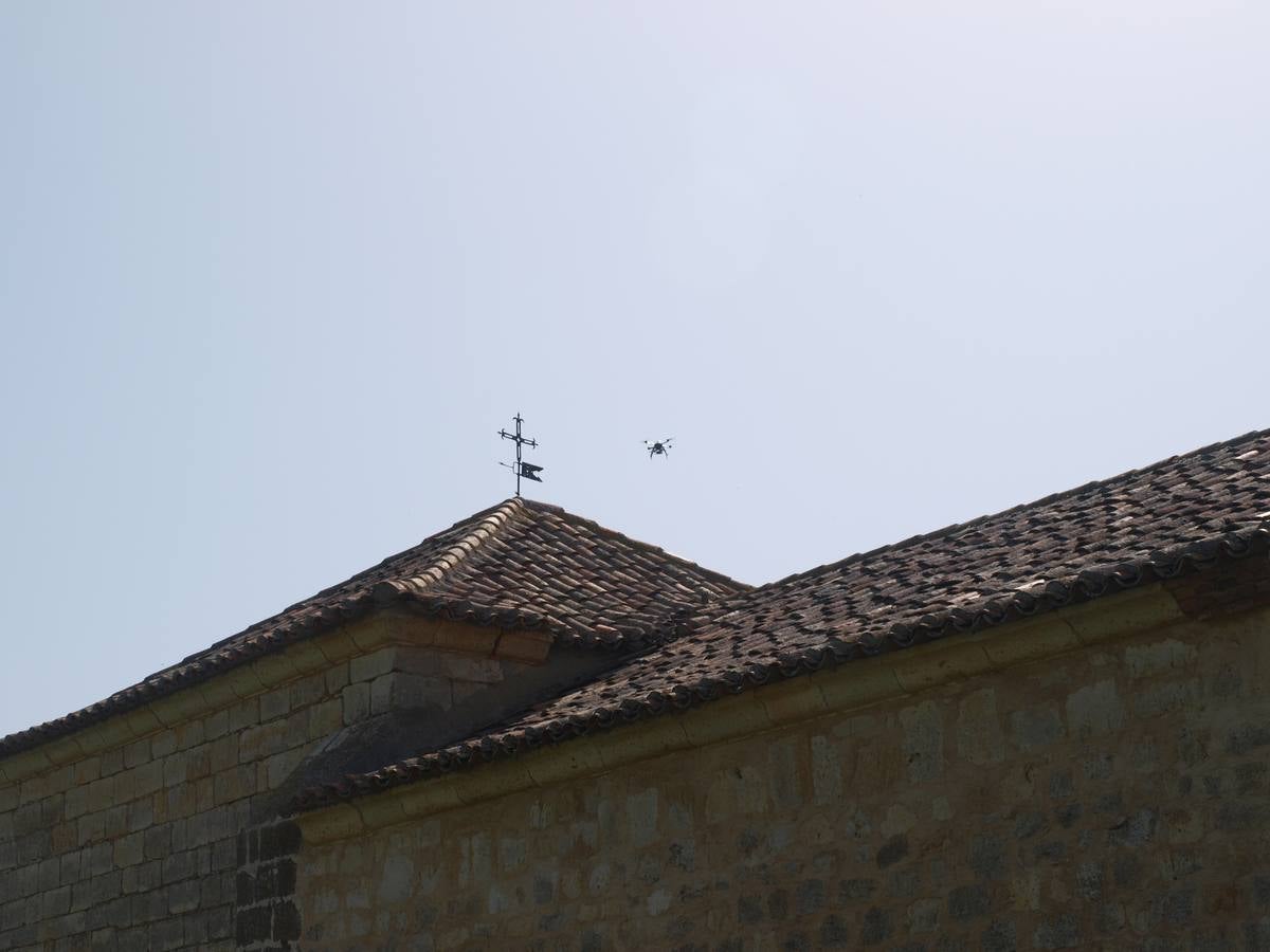 Fotos: Alumnos y profesores del IES La Merced de Valladolid participan en un proyecto de fotogrametría en la ermita del Villar en Gallegos de Hornija