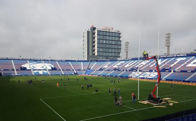 Preparativos del partido de la Copa del Rey de rugby en Valencia.