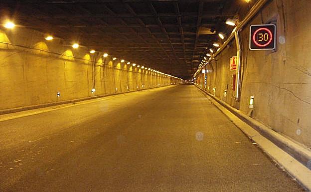 Interior del segundo túnel de Guadarrama, que ha permanecido cerrado durante más de una hora.