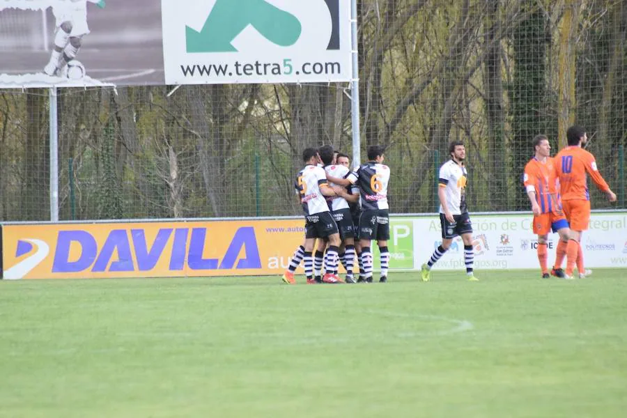 Unionistas ha certificado en Burgos su presencia en la fase final por el ascenso a Segunda División B por segunda temporada consecutiva con una victoria merecida en su visita a un Burgos Promesas (0-2)