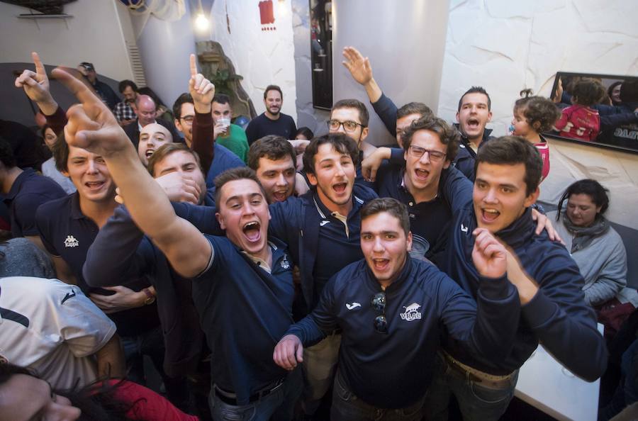 Fotos: Ambiente en los bares vallisoletanos de los equipos que han jugado la final de la Copa del Rey de rugby