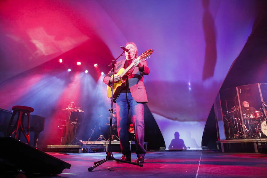 El cantautor catalán abrió el ciclo 'Nuestras Voces' en Salamanca