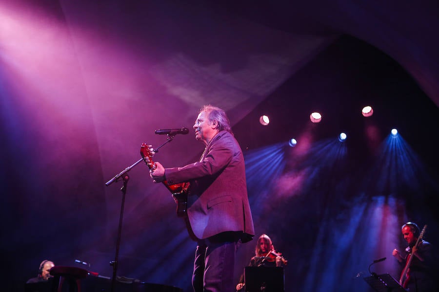 El cantautor catalán abrió el ciclo 'Nuestras Voces' en Salamanca