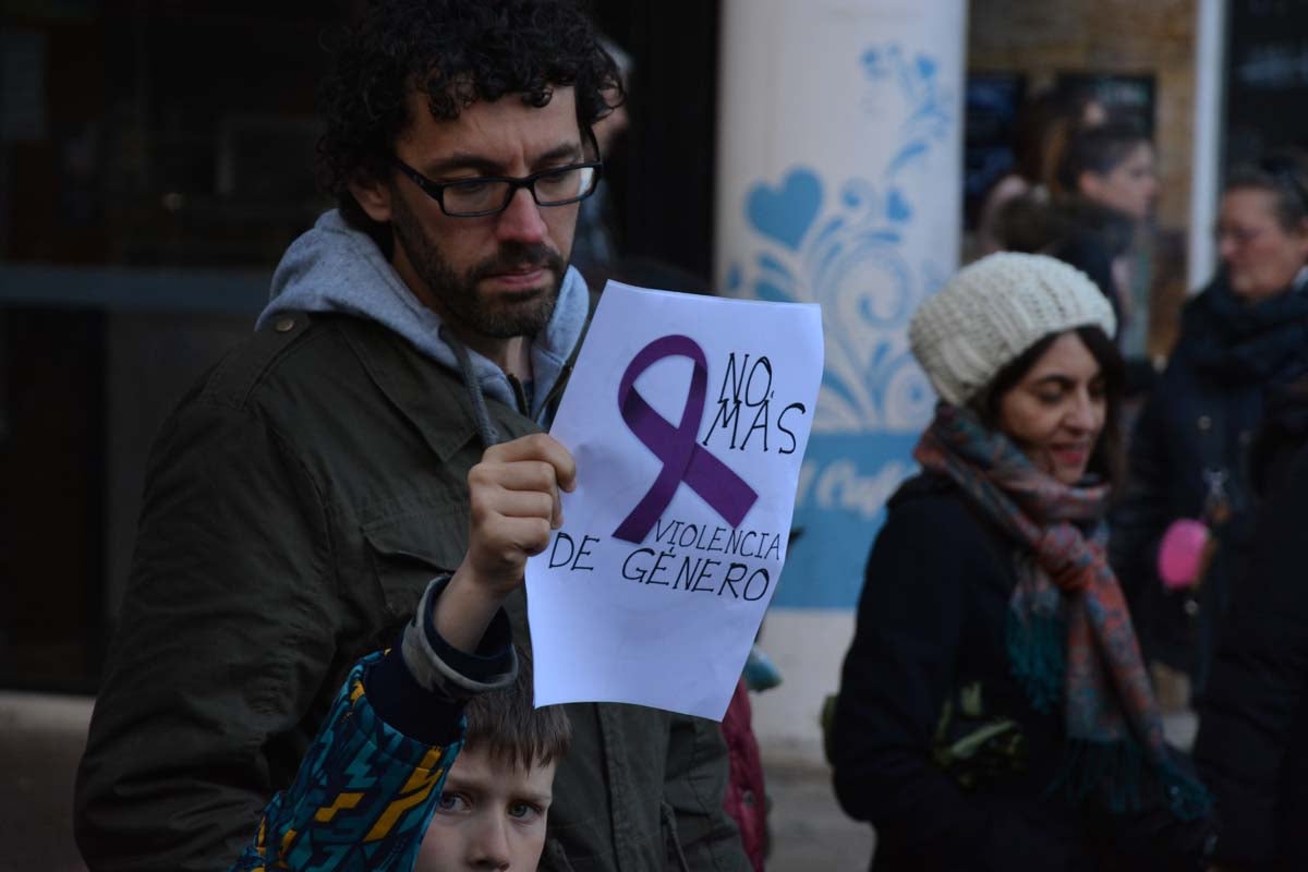 Miles de personas marchan por las calles de Burgos para mostrar su condena unánime ante el asesinato machista de Silvia Plaza.