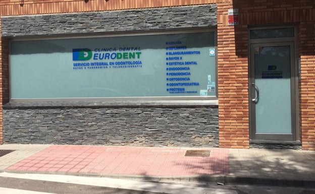 Entrada a Eurodent Clínica Dental. 