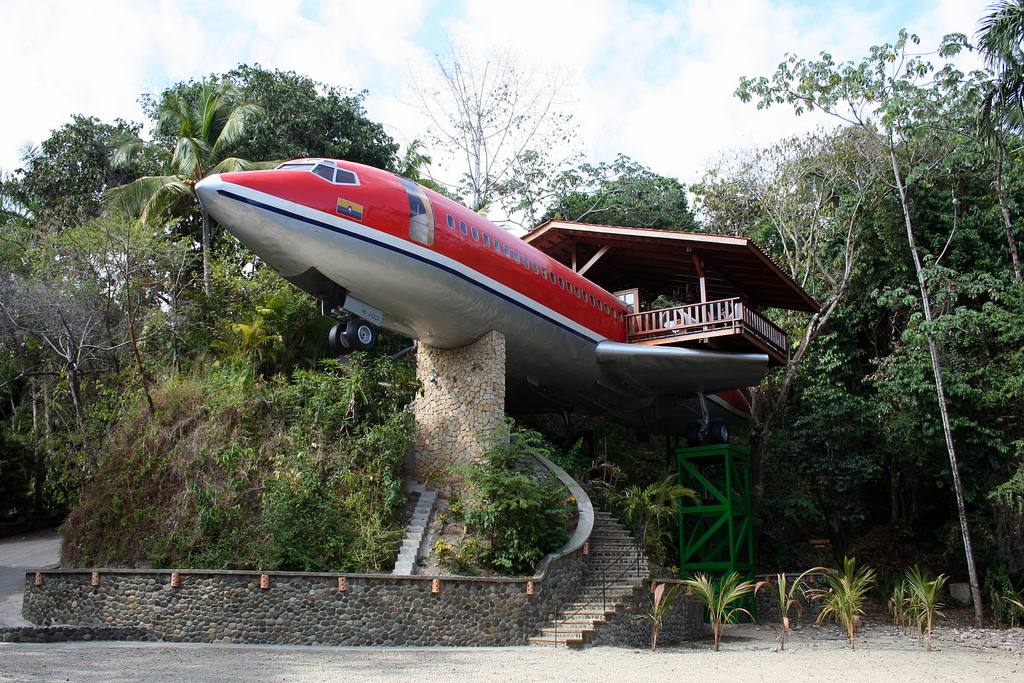 Hotel Costa Verde. Posee la suite de más exclusiva de toda Costa Rica. Instalada en un un avión Fuselaje 727 del año 1965 con vistas al océano y a la selva de Costa Rica.