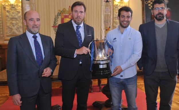 Jose María Valentín-Gamazo, Óscar Puente, Diego Merino y Alberto Bustos,concejal de Deportes.