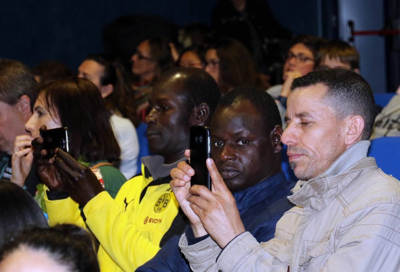 Los centros educativos impulsan hasta el sábado la iniciativa para integrar las 18 nacionalidades que conviven en el barrio