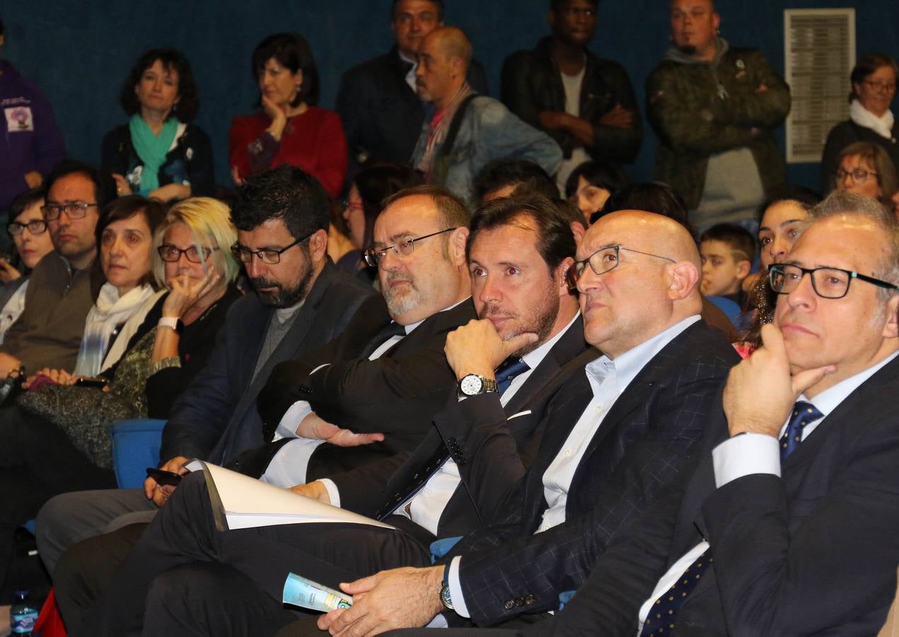 Los centros educativos impulsan hasta el sábado la iniciativa para integrar las 18 nacionalidades que conviven en el barrio