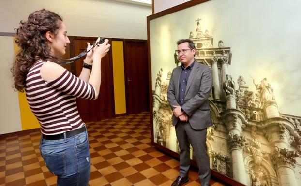 El periodista Sergio Martín, director de Los Desayunos de La 1 de TVE, participa en la XXVI Jornada de Periodismo del Colegio Mayor Peñafiel de Valladolid con la conferencia 'Comunicación en 140 caracteres y fake news'. 