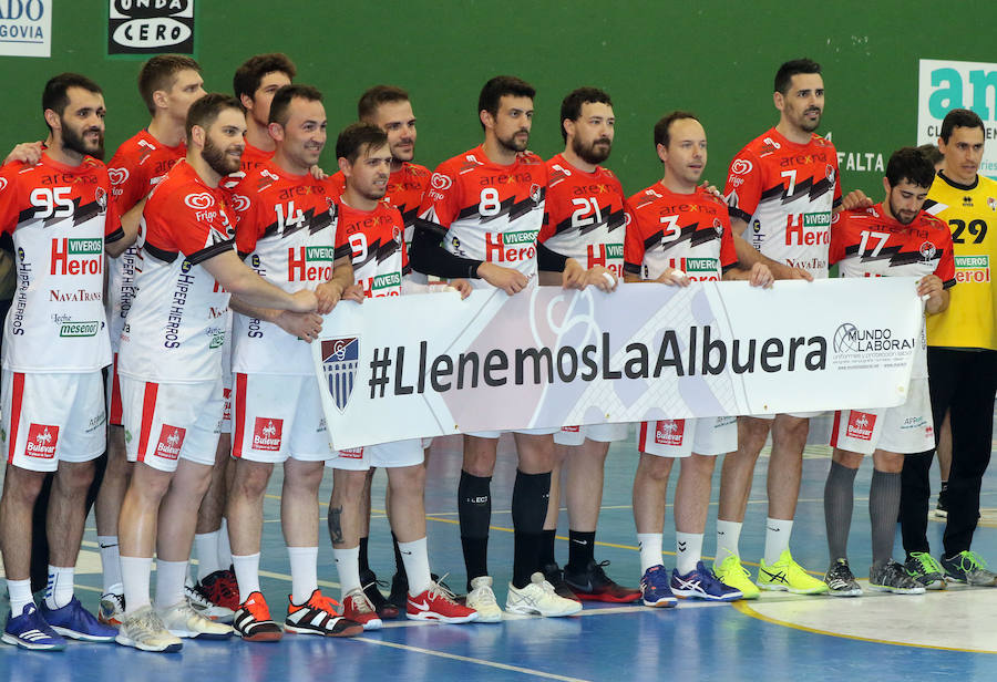 Fotos: Victoria del Balonmano Nava ante el Auto Gomas Sinfín