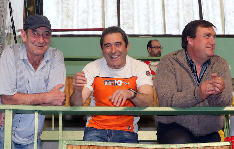 Fotos: Victoria del Balonmano Nava ante el Auto Gomas Sinfín