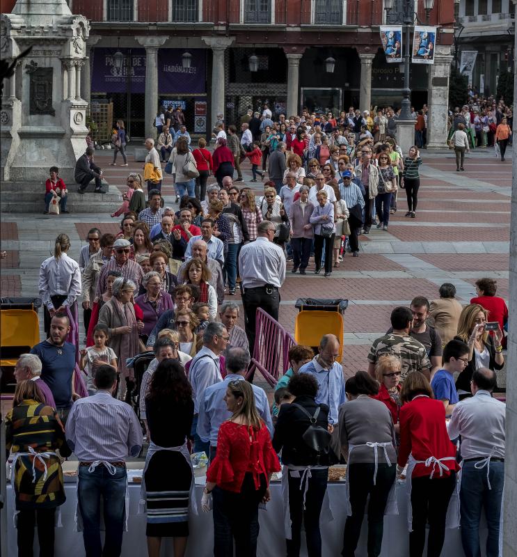 Fotos: Reparto de la Corona de San Pedro