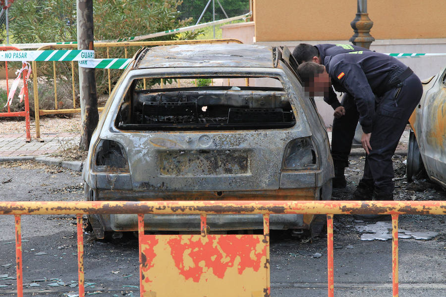 Fotos: Investigación del incendio de vehículos en Torrecaballeros