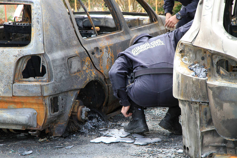 Fotos: Investigación del incendio de vehículos en Torrecaballeros