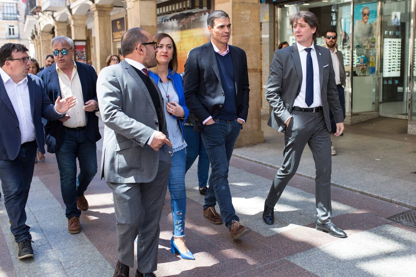 El secretario general del PSOE se comprometió hoy en Soria a priorizar en los programas electorales la lucha contra la despoblación y apostó por poner en marcha iniciativas y abordar el reto demográfico