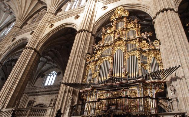 Imagen del órgano del Mestro Salinas de la Catedral de Salmanca. 
