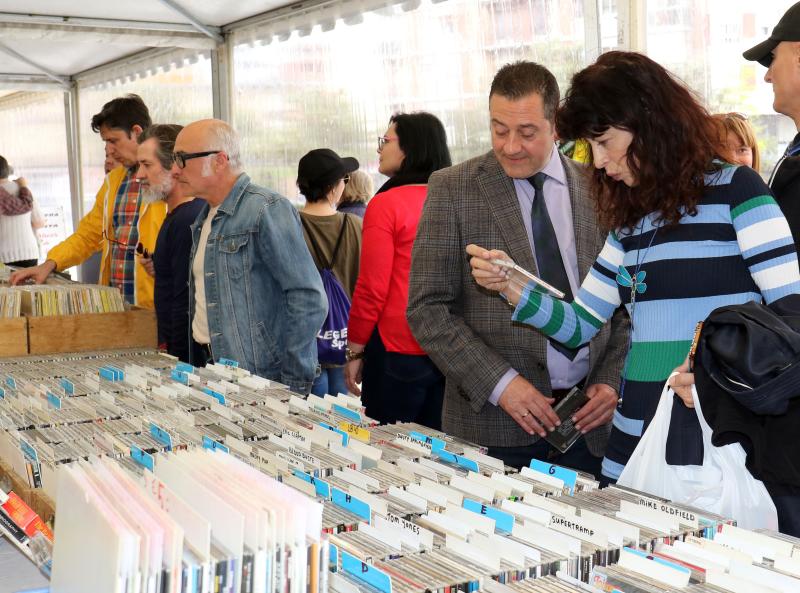 Feria del Disco en la Plaza de Portugalete de Valladolid