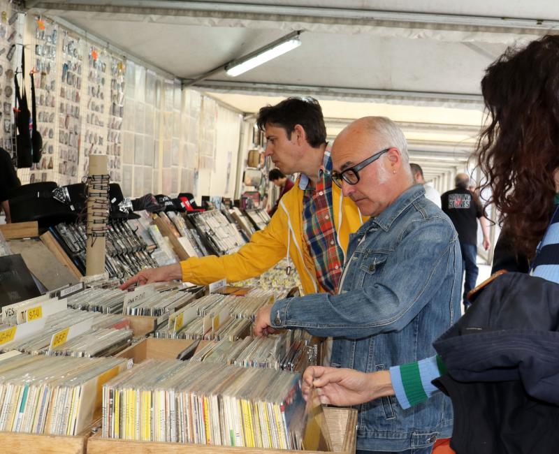 Feria del Disco en la Plaza de Portugalete de Valladolid