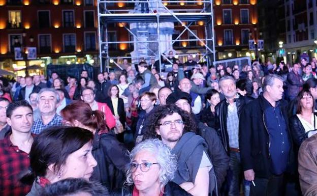 Público en la Plaza Mayor de Valladolid.