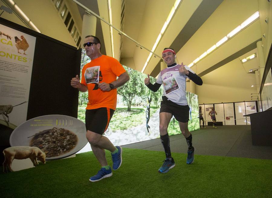 Más de 500 corredores se citaron en el Museo de la Ciencia para participar en la X Carrera de la Ciencia. Una edición que estuvo marcada por el buen tiempo y el viento.