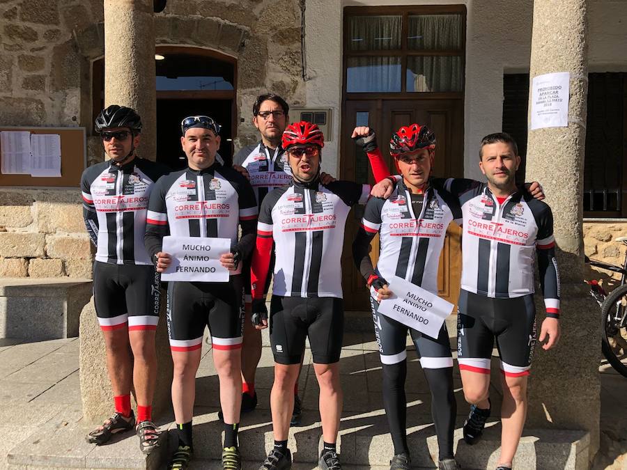 La localidad salmantina de San Esteban de la Sierra organizó este sábado, con éxito de convocatoria y deportivo, la IIIMarcha BTT Entresierras, una cita incluida en el III Circuito BTT de la Diputación Provincial de Salamanca. 