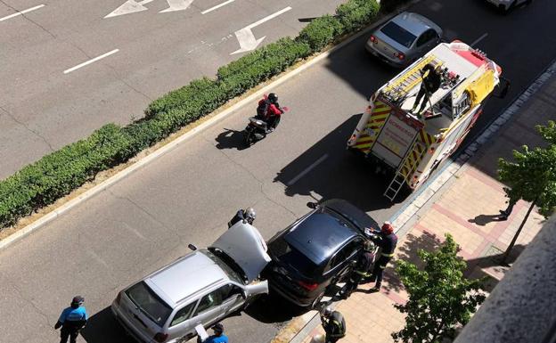 Imagen del accidente en la calle Puente Colgante de Valladolid.