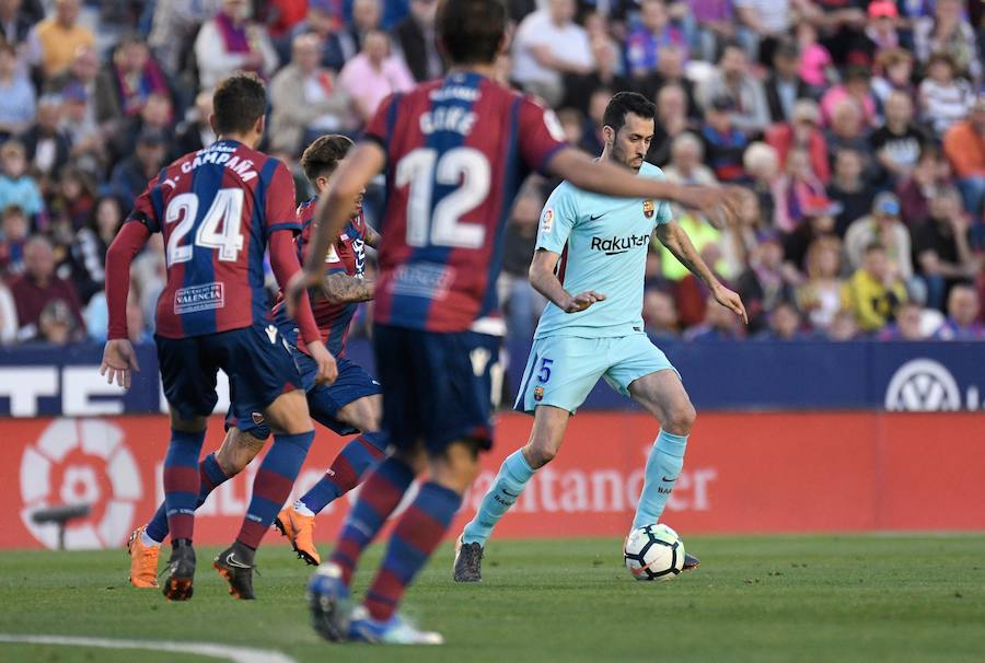 El Barça perdió la imbatibilidad en el Ciutat de Valencia a pesar del hat-trick de Coutinho y el penalti transformado por Suárez. Con esta victoria, el Levante acumula cinco consecutivas en casa 