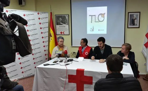 La Asociación de Novelistas de Ávila presentan TLO, que desarrolla con Cruz Roja Ávila, para leer a personas en voz alta.