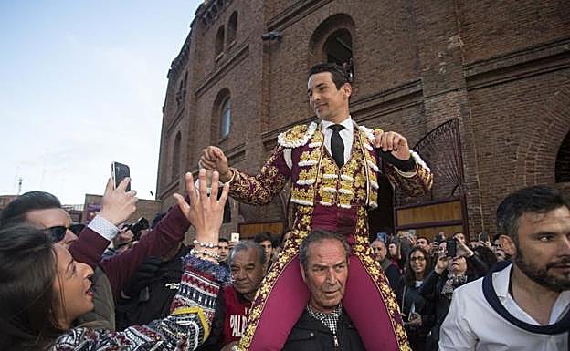 El torero Manzanares salió a hombros de la Plaza de Toros vallisoletana.