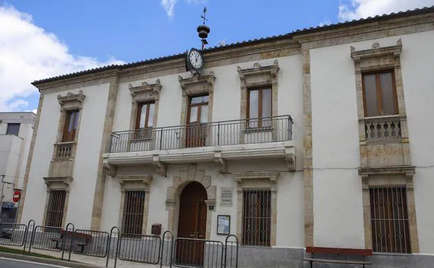 Antiguo Ayuntamiento de Tejares y actual Centro Municipal Integrado. 