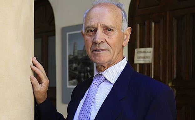 Pedro Sánchez, alcalde de Lumbrales, habla de la importancia de la feria ganadera. 