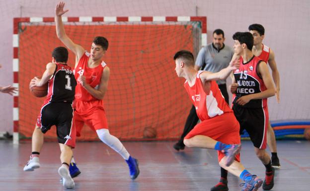 Momento del partido entre el Basket 34 y el Iveco CBC Valladolid B.