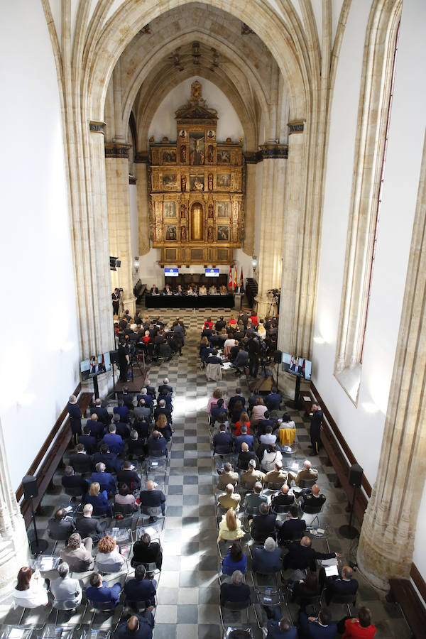 Sesión plenaria de las Cortes en Salamanca