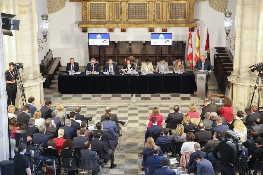 Sesión plenaria de las Cortes en Salamanca