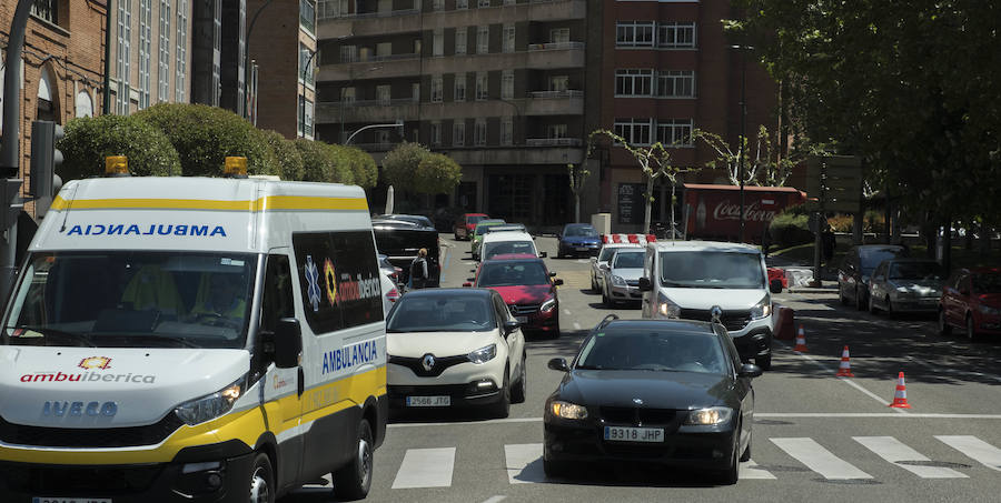 Fotos: El Puente Mayor cierra al tráfico uno de sus carriles