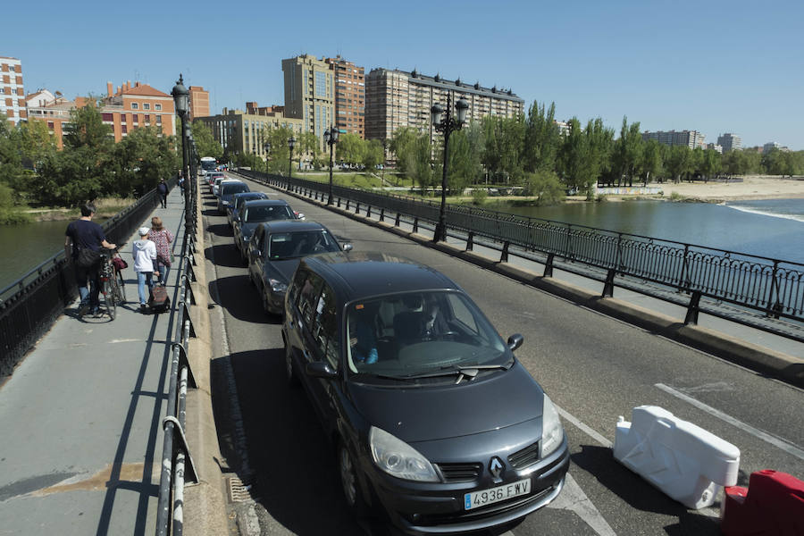 Fotos: El Puente Mayor cierra al tráfico uno de sus carriles