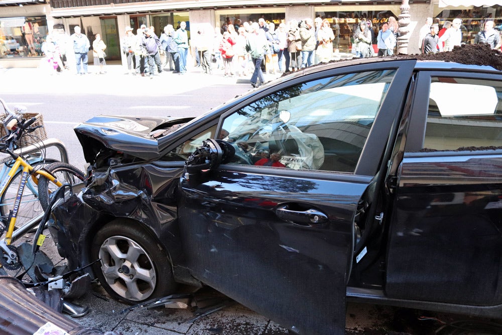 Fotos: Espectacular accidente en la calle Vitoria