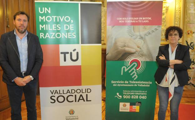 El alcalde Óscar puente y la concejala de Servicios Sociales, Rafaela Romero, presentan el proyecto 'Cuidando-te'. 