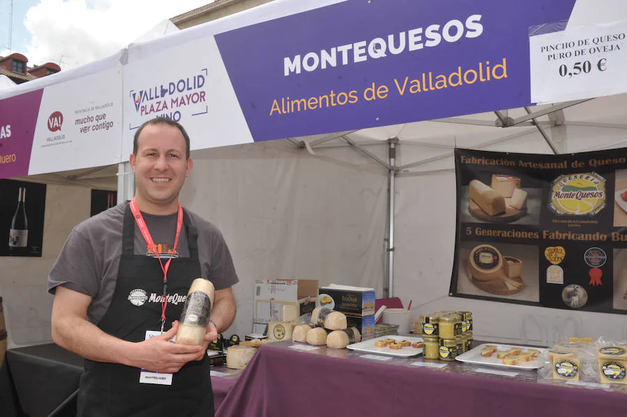 `Valladolid, Plaza Mayor del Vino´ ya ha echado a andar en la Plaza Mayor de la ciudad. Se han inaugurado las 50 carpas en las que las cinco Denominaciones de Origen y la marca Alimentos de Valladolid ofrecerán degustaciones y catas de sus productos.