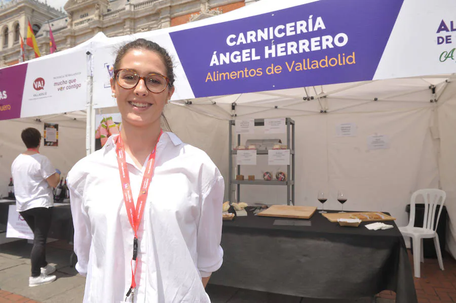 `Valladolid, Plaza Mayor del Vino´ ya ha echado a andar en la Plaza Mayor de la ciudad. Se han inaugurado las 50 carpas en las que las cinco Denominaciones de Origen y la marca Alimentos de Valladolid ofrecerán degustaciones y catas de sus productos.