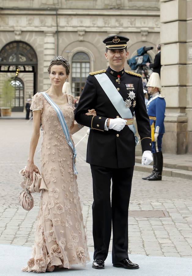 19.06.10 A su llegada a la boda de la princesa heredera Victoria de Suecia y su prometido, Daniel Westling, en la catedral de San Nicolás de Estocolmo (Suecia).