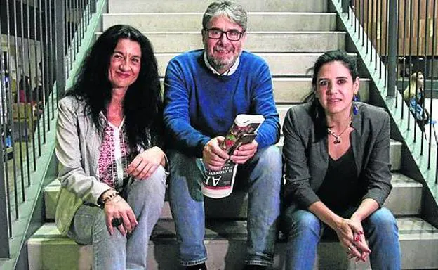 Cristina Sánchez (i), Enrique Serbeto y Natalia Sancha. 