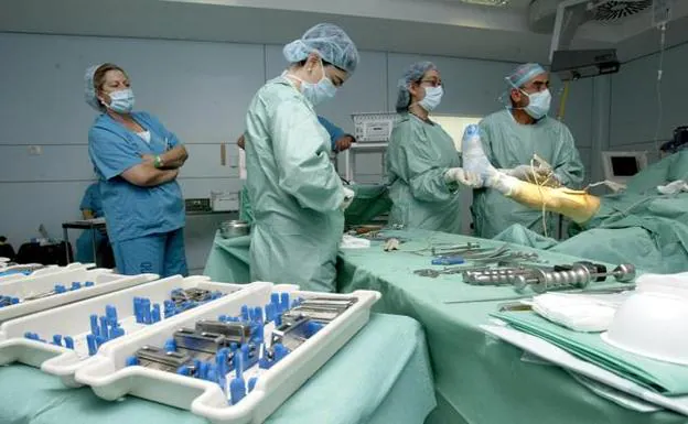 Operación de rodilla en el hospital de Ávila.